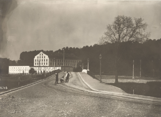 Spinnerei Manegg und Maneggbrücke um 1913 (Foto: BAZ)